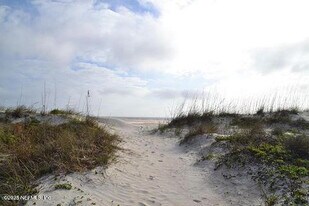 1000 3rd St in Neptune Beach, FL - Building Photo