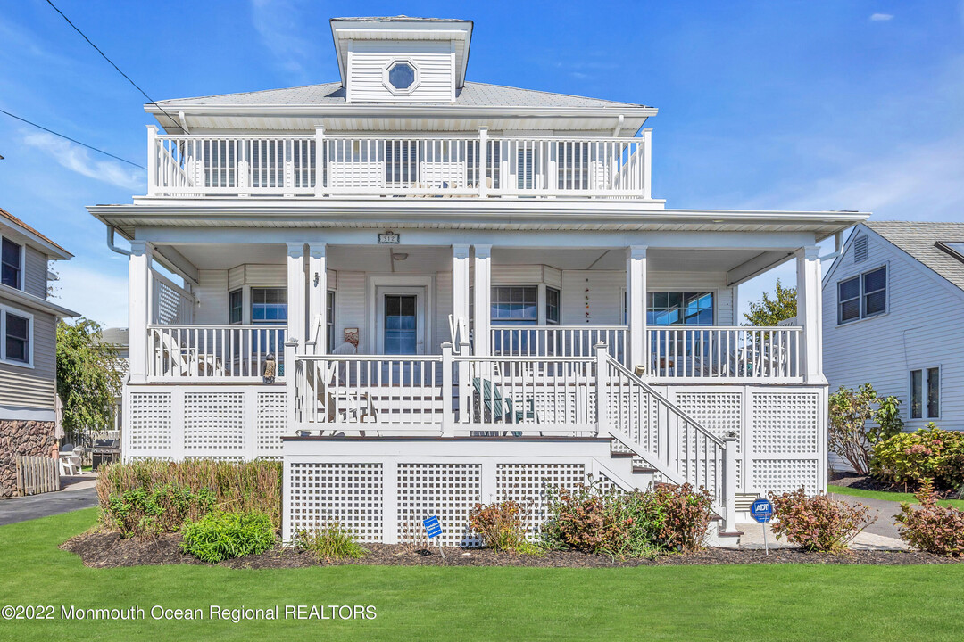 312 Ocean Rd in Spring Lake, NJ - Building Photo