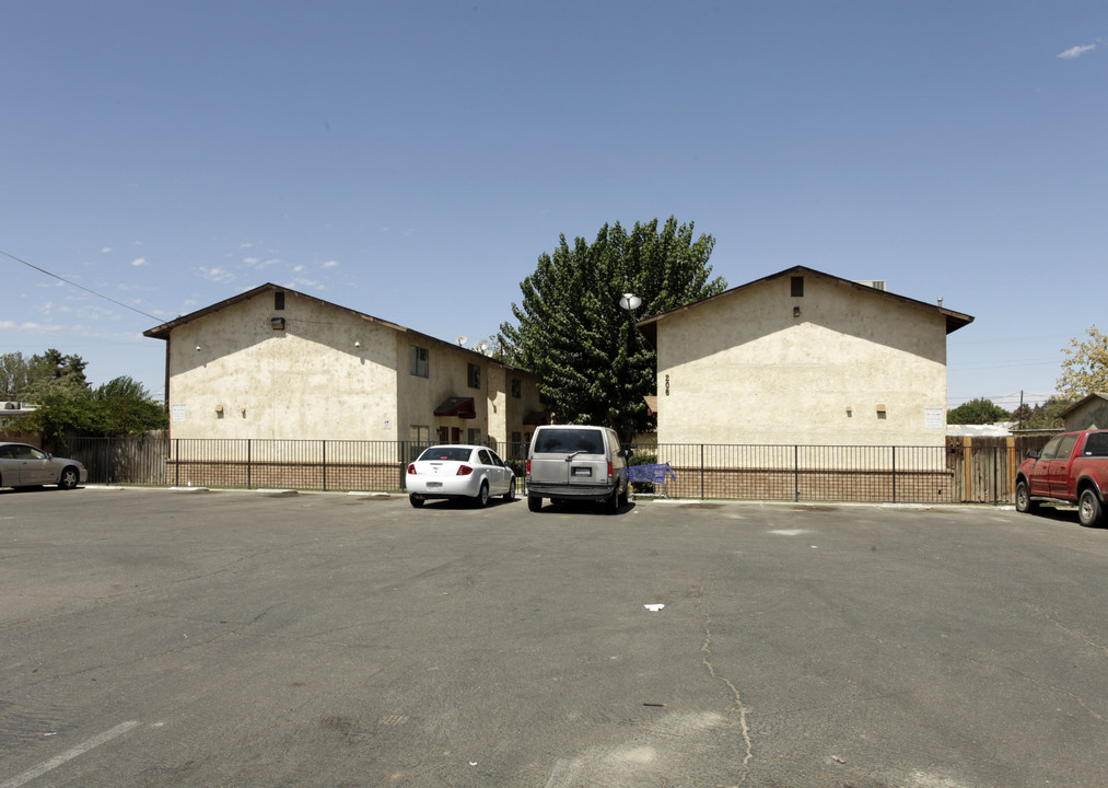 206 McCord Ave in Bakersfield, CA - Foto de edificio