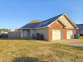 79 Pine Meadows Cir in Elmore, AL - Building Photo