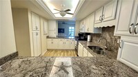 6979 Winkler Rd in Ft. Myers, FL - Foto de edificio - Building Photo