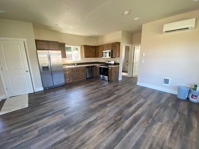 1444 NW Canyon Dr