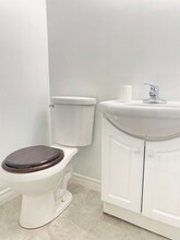 49 Glenmore Dr in Whitby, ON - Building Photo - Building Photo