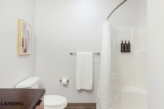 2621 S Jefferson Ave, Unit 321 in Springfield, MO - Building Photo - Building Photo