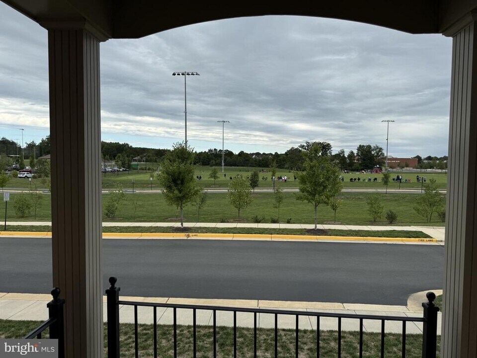22461 Windsor Locks Square in Ashburn, VA - Building Photo