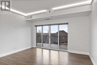250 Manning Rd in Tecumseh, ON - Building Photo - Building Photo