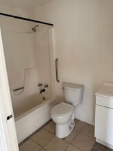 2324 Iroll Ave, Unit 5 in Cincinnati, OH - Foto de edificio - Building Photo