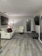 434 Tamiami Blvd in Miami, FL - Building Photo - Building Photo