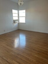 120 1/2-1-2 Orlando Ave in Los Angeles, CA - Foto de edificio - Building Photo