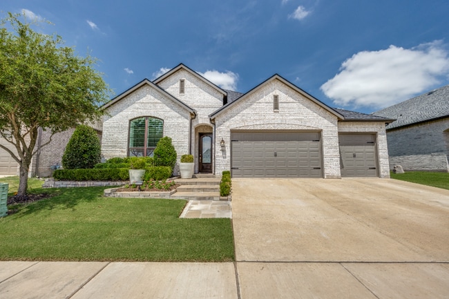 property at 914 Songbird Ln