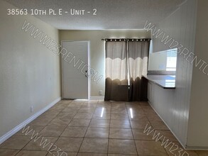 38563 10th Pl E in Palmdale, CA - Building Photo - Building Photo