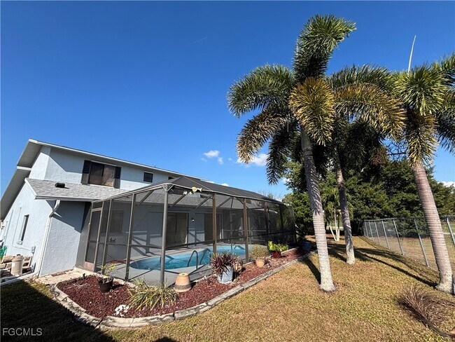 7280 Pebble Beach Rd in Ft. Myers, FL - Building Photo - Building Photo