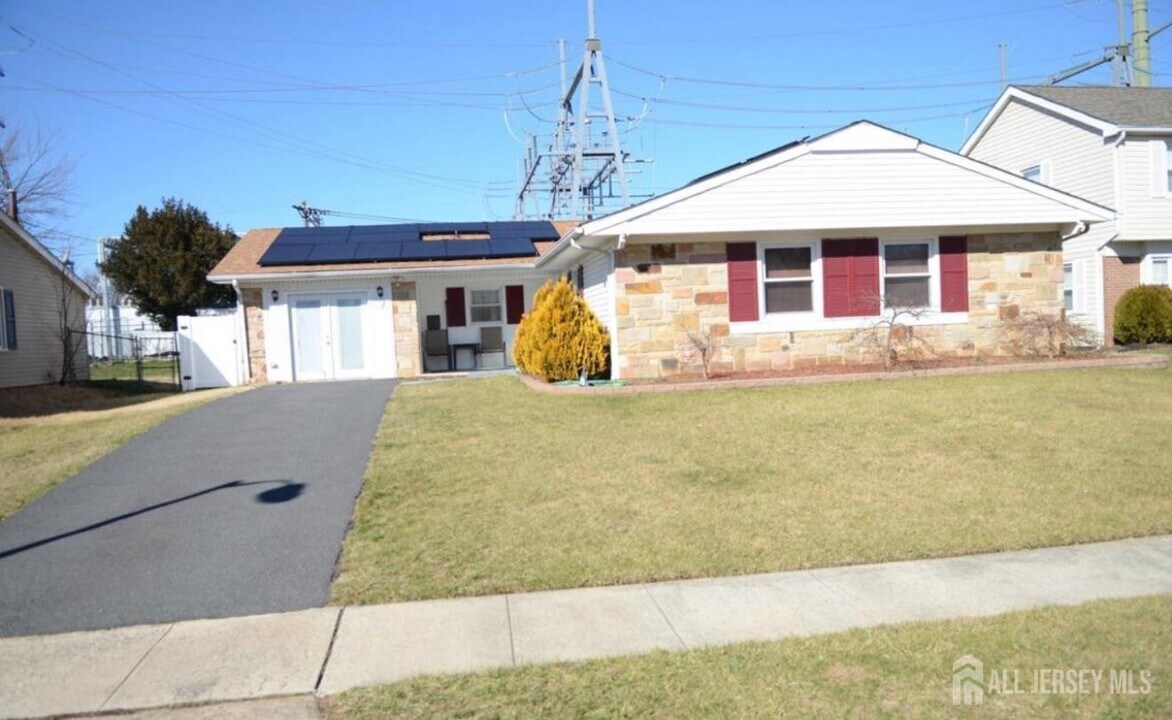 57 Garland Ln in Willingboro, NJ - Building Photo