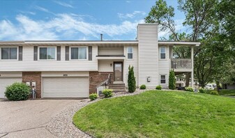 4125 Goldenrod Ln N in Plymouth, MN - Building Photo