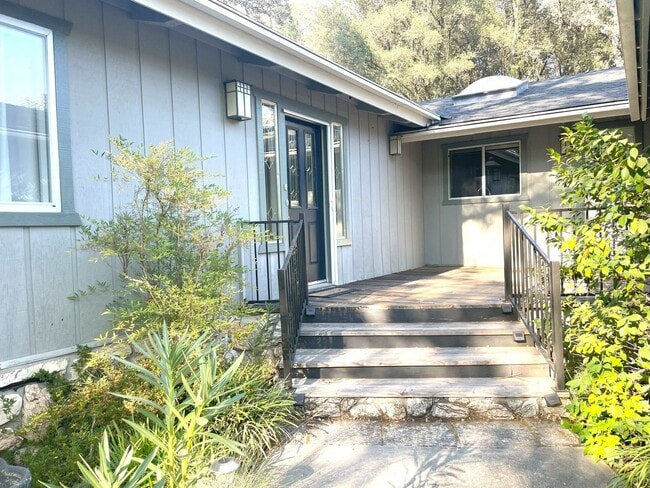 11619 Redwing Ct in Penn Valley, CA - Building Photo - Building Photo