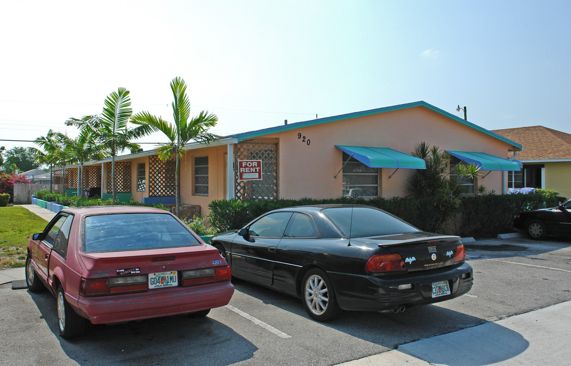 920 N J St in Lake Worth, FL - Foto de edificio