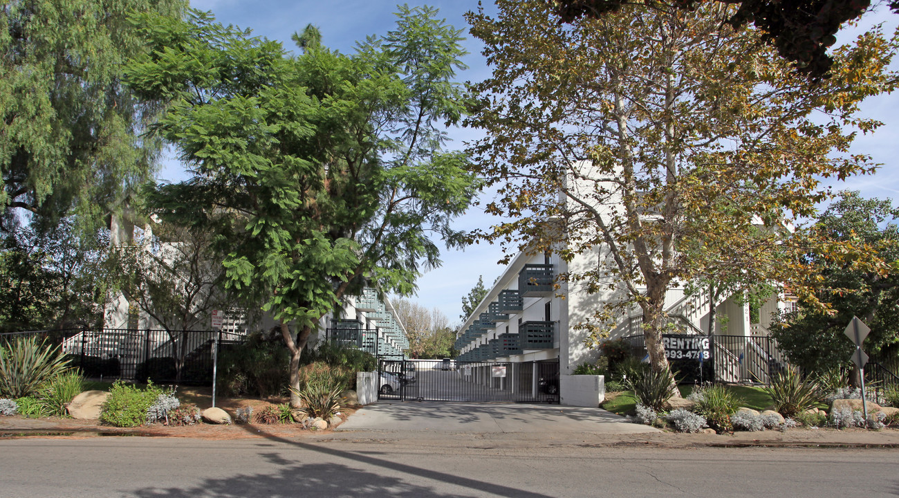 Halsted Garden Apartments in Northridge, CA - Building Photo