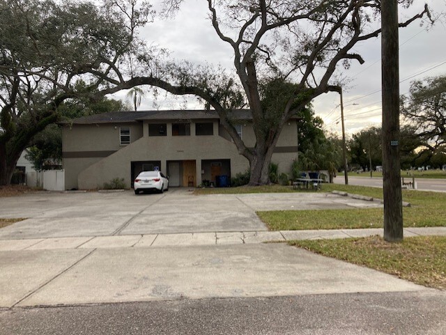 2402 E Dr Martin Luther King Jr Blvd in Tampa, FL - Building Photo