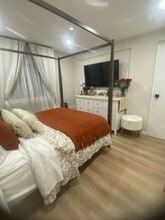 62 Sycamore St in Brentwood, NY - Foto de edificio - Building Photo