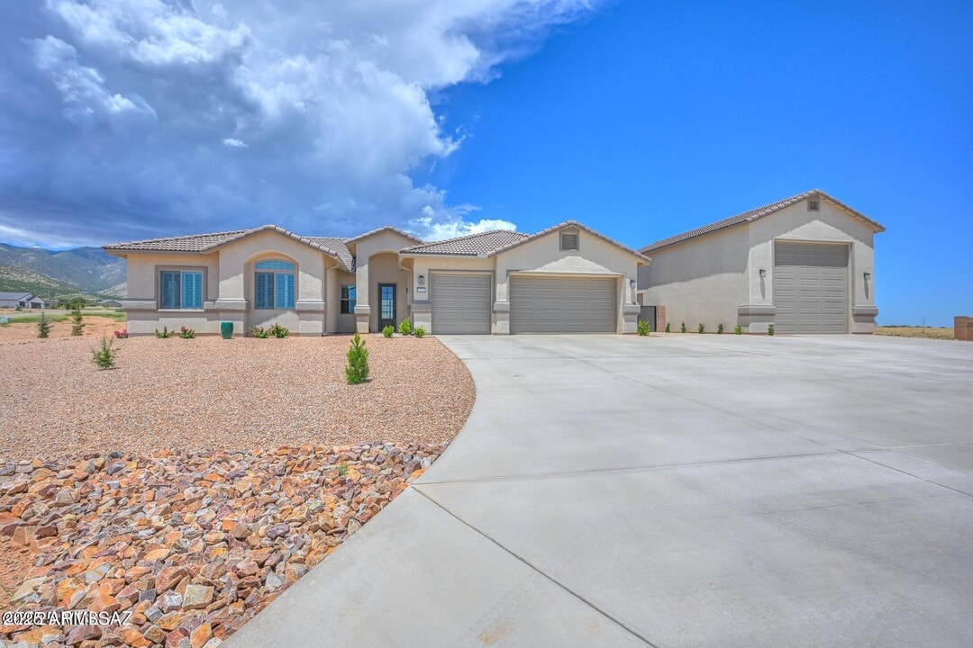 6321 Oak Ln in Hereford, AZ - Building Photo