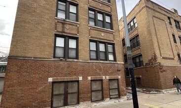 4218 N Clark St in Chicago, IL - Building Photo - Building Photo