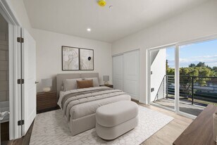 13853 Victory Blvd in Los Angeles, CA - Building Photo