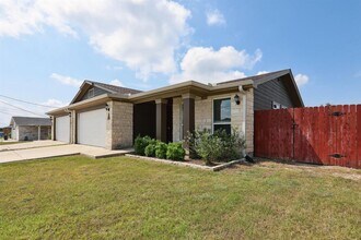 20111 Travis Dr in Lago Vista, TX - Building Photo - Building Photo