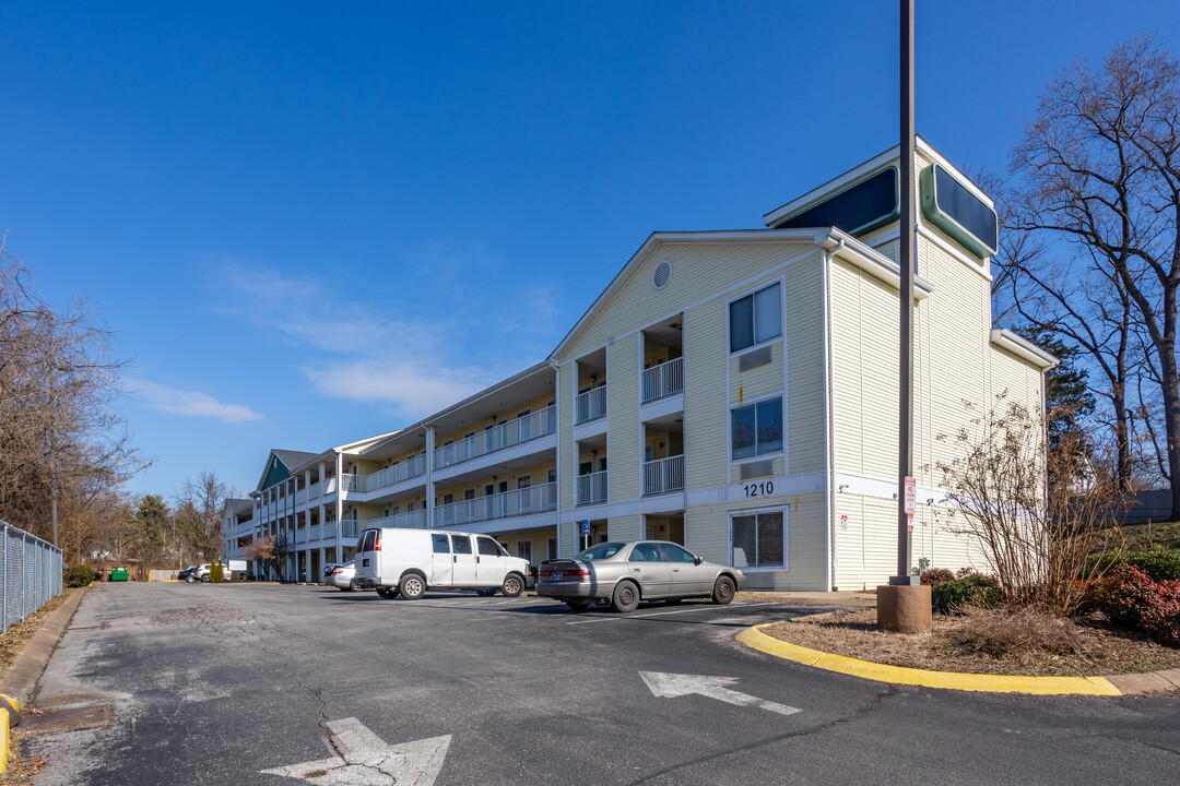 Greenview Apartments in Nashville, TN - Building Photo