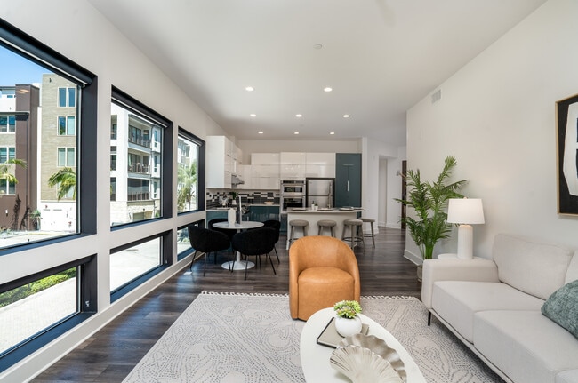 8570 Aspect Dr in San Diego, CA - Building Photo - Building Photo