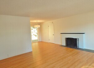 2438 138th Ave SE in Bellevue, WA - Building Photo - Building Photo