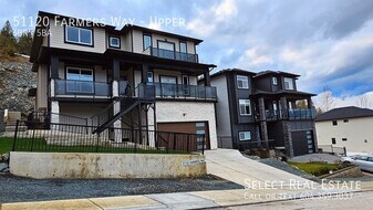 51120 Farmers Wy in Chilliwack, BC - Building Photo