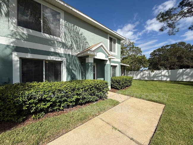 2201 Fluorshire Dr in Brandon, FL - Building Photo - Building Photo