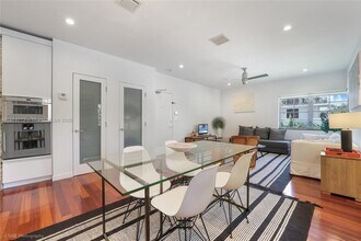 1057 15th St in Miami Beach, FL - Building Photo - Building Photo