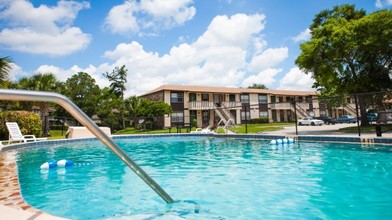 Baytree Apartments in Jacksonville, FL - Building Photo - Building Photo