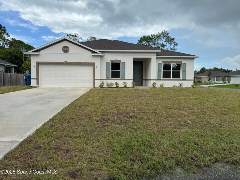 791 Fletcher Rd SE in Palm Bay, FL - Building Photo