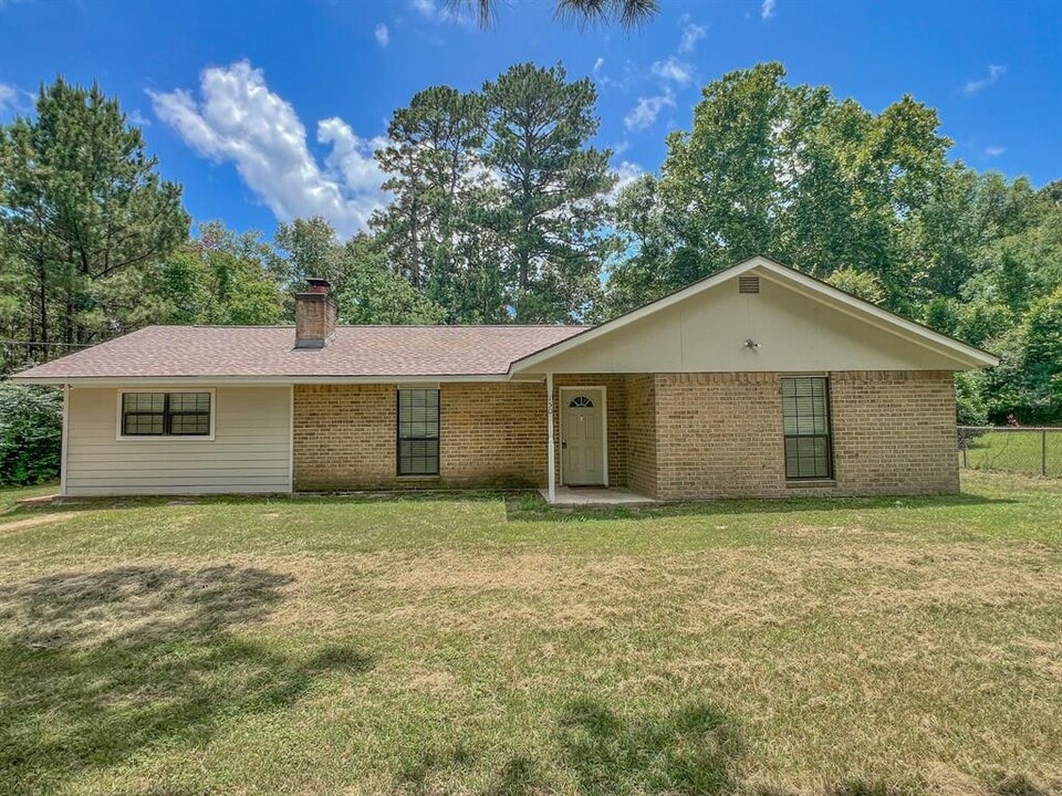 150 Broken Bough St in Shepherd, TX - Building Photo