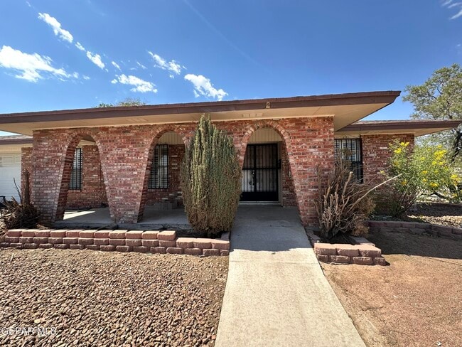 property at 10838 Valle Grande Ct