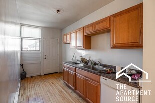 732 W Roscoe St, Unit 3N in Chicago, IL - Building Photo