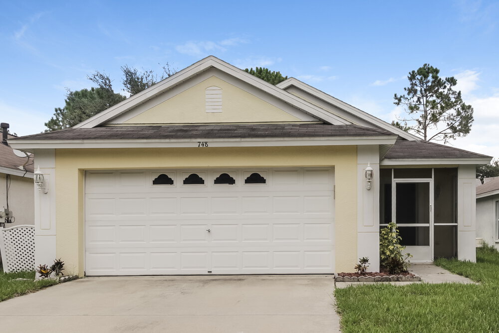 748 Cape Cod Cir in Valrico, FL - Building Photo