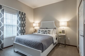 Hudson Meadows, A 55+ Retirement Community in Hudson, OH - Foto de edificio - Interior Photo