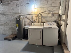 9111 SW 20th St in Miami, FL - Building Photo - Building Photo