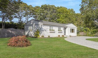 138 W Tiana Rd in Hampton Bays, NY - Building Photo