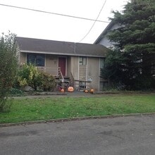 862-862 S 5th St in Coos Bay, OR - Building Photo - Building Photo