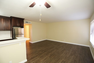 Chateau W6600 Apartment Homes in Van Nuys, CA - Building Photo - Interior Photo