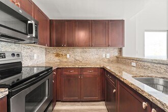 2740 SW 28th Terrace in Miami, FL - Building Photo - Building Photo