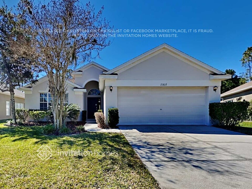 23612 Estero Ct in Land O Lakes, FL - Foto de edificio