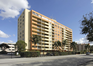 Plaza of Westland Condominium in Hialeah, FL - Building Photo - Building Photo