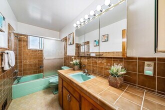 582 Newton St in Monterey, CA - Building Photo - Building Photo