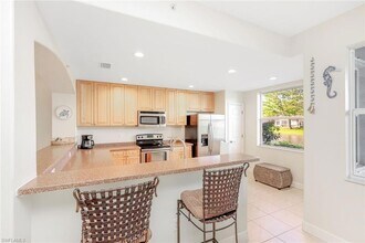 1128 Manor Lake Dr, Unit G103 in Naples, FL - Building Photo - Building Photo
