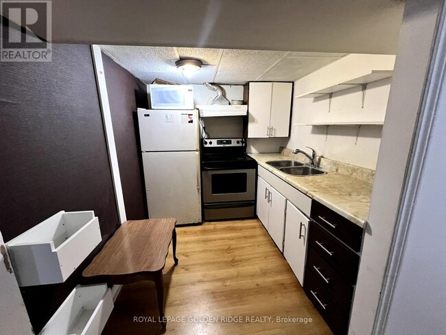 230 Axminster Dr in Richmond Hill, ON - Building Photo - Building Photo